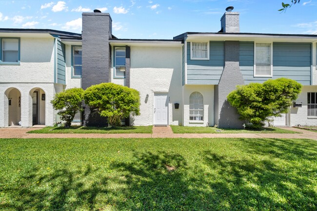 property at 304 S 2nd St