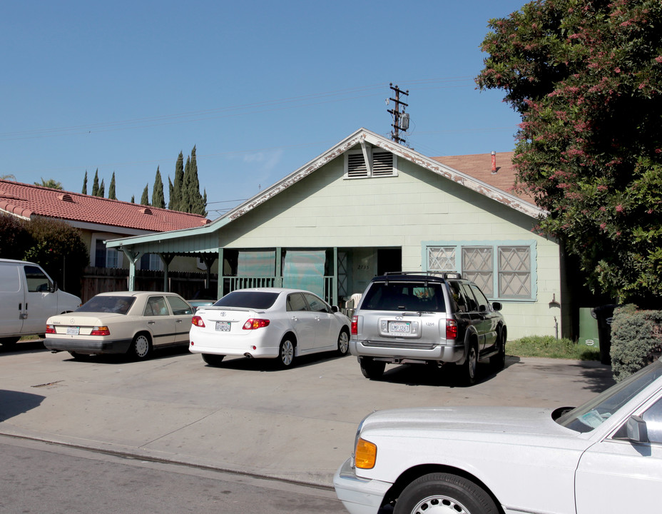 2733-2735 Walnut St in Huntington Park, CA - Building Photo