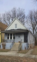 2046 W 69th Pl in Chicago, IL - Building Photo - Building Photo