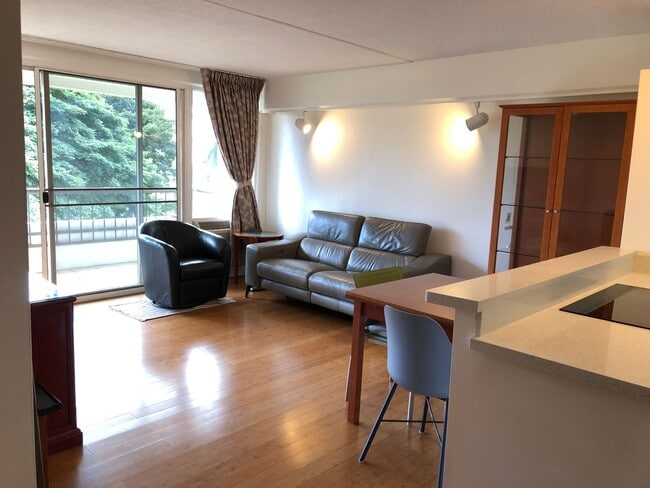 2333 Kapiolani Blvd in Honolulu, HI - Building Photo - Building Photo