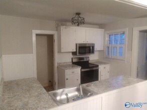 510 Forrest Cir NE in Huntsville, AL - Foto de edificio - Building Photo