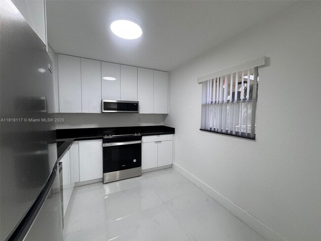 1830 SW 81st Ave in North Lauderdale, FL - Building Photo - Building Photo