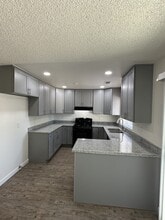 1107 E Sunnyview Ave in Visalia, CA - Building Photo - Building Photo