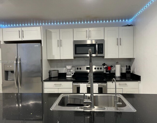 25888 SW 139th Path in Homestead, FL - Foto de edificio - Building Photo