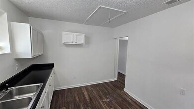 3646 Overton Crossing St in Memphis, TN - Foto de edificio - Building Photo