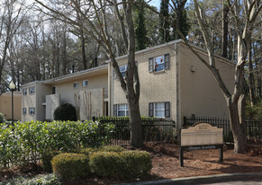 Woods Crossing Of Buckhead Apartments