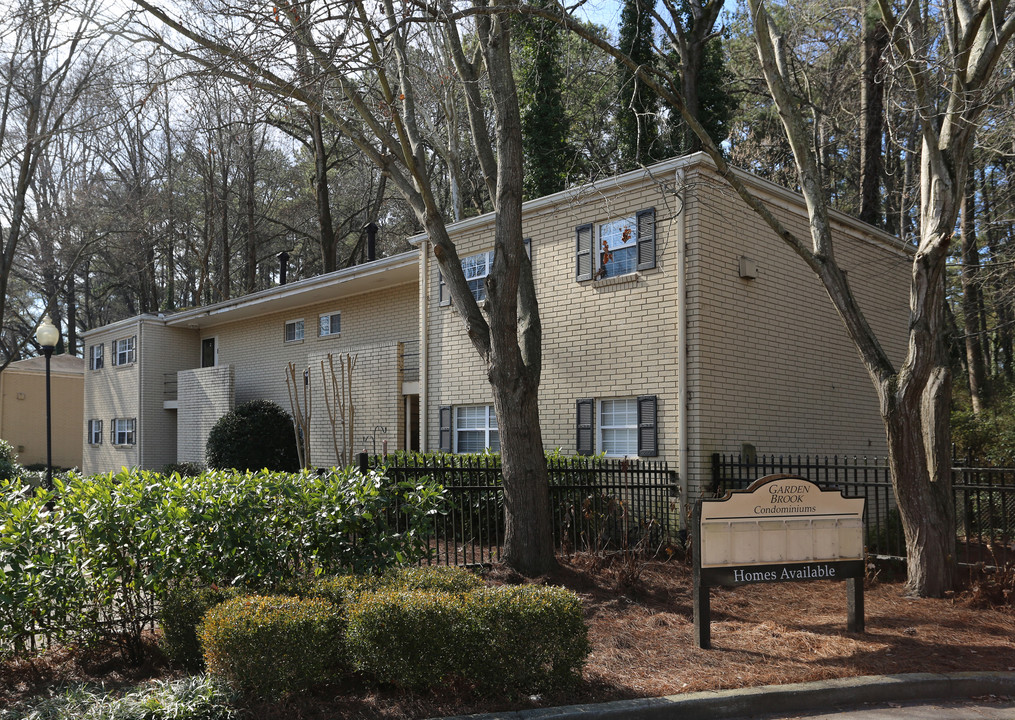 Woods Crossing Of Buckhead in Atlanta, GA - Building Photo