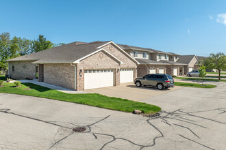 Alpine Pointe in Green Bay, WI - Building Photo - Building Photo