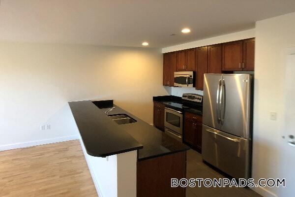 26 New Derby St in Salem, MA - Building Photo