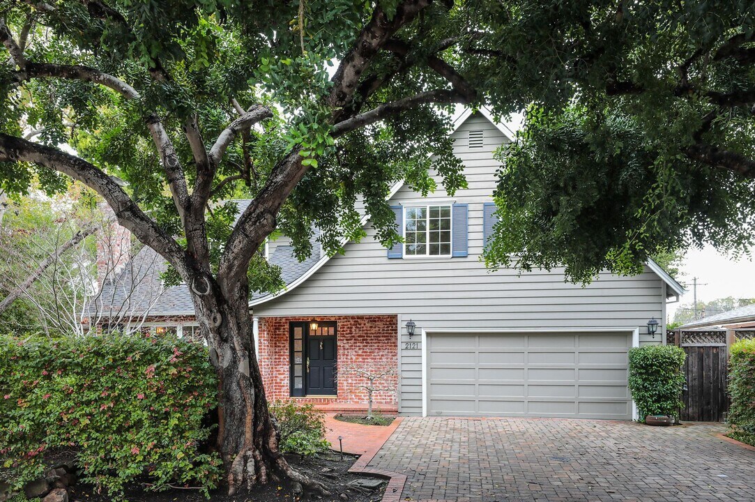 2121 Bellview Dr in Palo Alto, CA - Foto de edificio