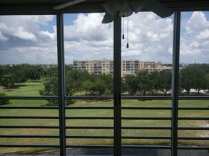 4550 Pinebrook Cir, Unit 605 in Bradenton, FL - Foto de edificio - Building Photo