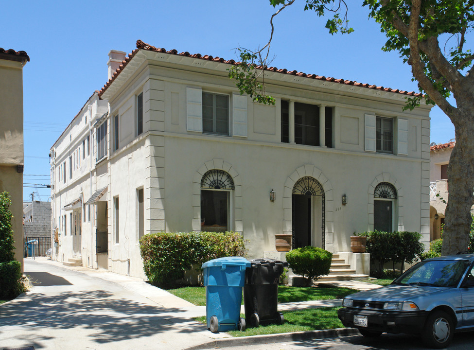 205 S Arnaz Dr in Beverly Hills, CA - Building Photo