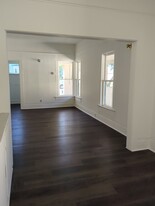 317 Gladstone St, Unit 317.5 Apartamentos