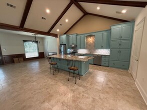 17448 George Oneal Rd in Baton Rouge, LA - Building Photo - Building Photo