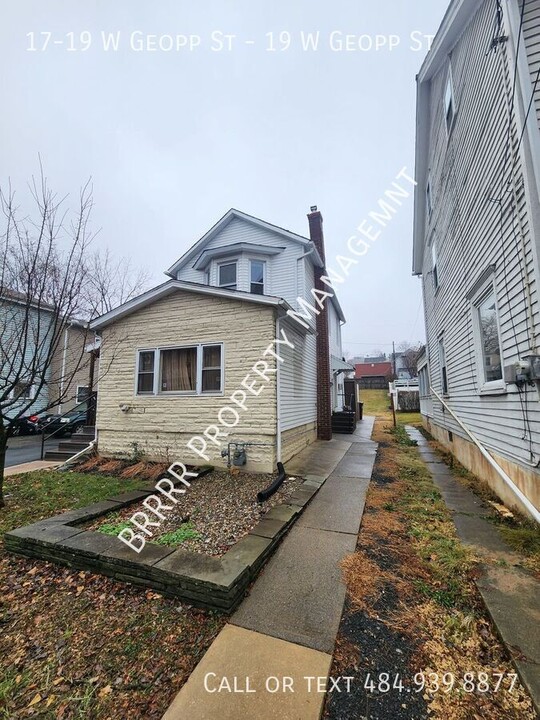 17-19 W Goepp St in Bethlehem, PA - Building Photo