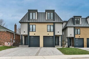 41 Maple Ave N in Mississauga, ON - Building Photo