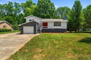 1844 Brier Ln in Graham, NC - Building Photo