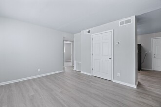 Harvard Apartments in Chesapeake, VA - Building Photo - Building Photo