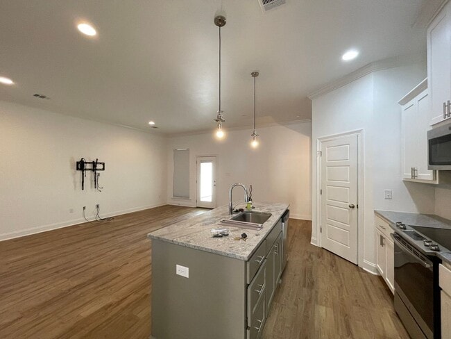 8112 Village Lake Ave in Baton Rouge, LA - Building Photo - Building Photo