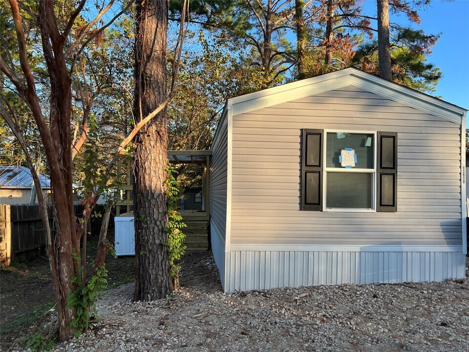 13910 Anchor Ct in Willis, TX - Building Photo
