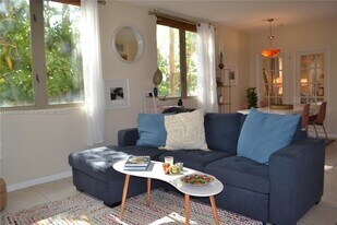 2630 SW 28th St in Miami, FL - Building Photo