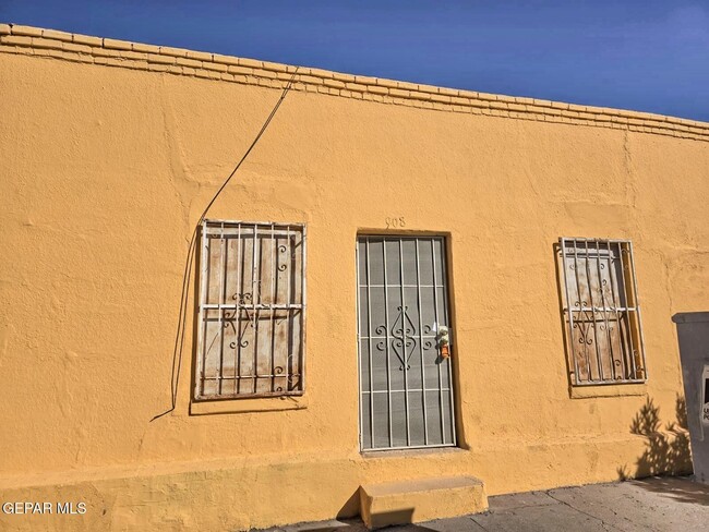 908 Park St in El Paso, TX - Building Photo - Building Photo