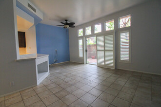 2736 Dunstan Dr in Tustin, CA - Foto de edificio - Building Photo