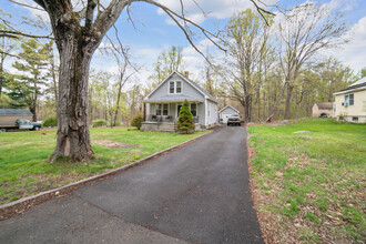 218 May St in Naugatuck, CT - Building Photo - Building Photo