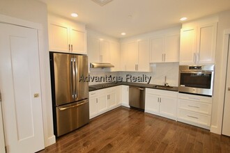 430 McGrath Hwy, Unit #434 - 313 in Somerville, MA - Building Photo - Building Photo