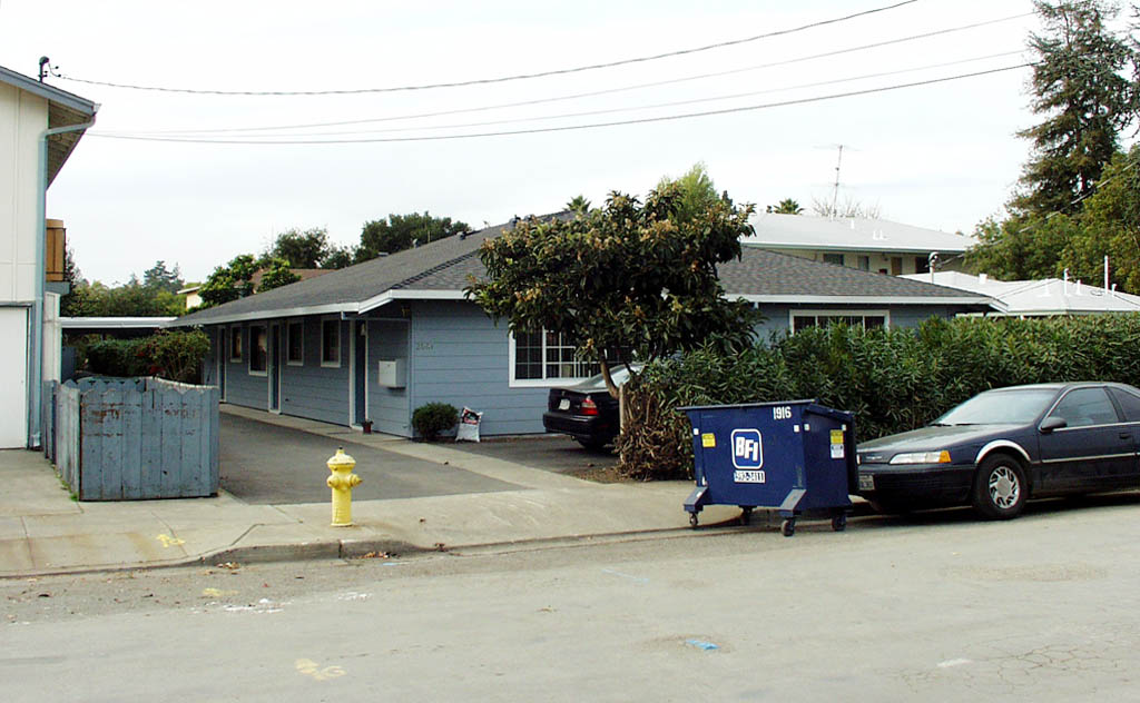 2061 Euclid in East Palo Alto, CA - Building Photo