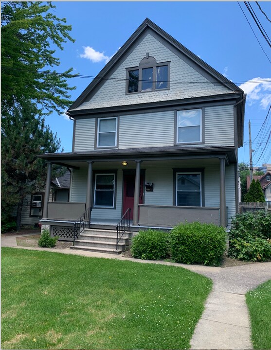 329 5th St, Unit 1 in Elyria, OH - Building Photo