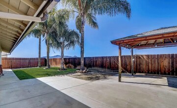 10044 Carlton Hills Blvd in Santee, CA - Building Photo - Building Photo