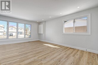 882 Balsam Dr in Ottawa, ON - Building Photo - Building Photo
