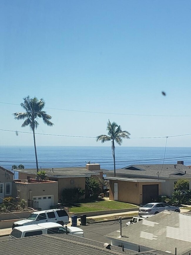 1324 W 35th St in San Pedro, CA - Foto de edificio - Building Photo