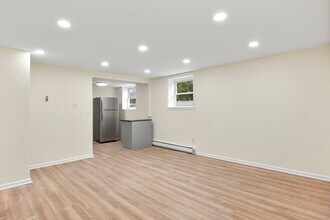 78 Dora St in Stamford, CT - Building Photo - Building Photo