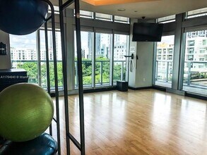 1111 SW 1st Ave, Unit 1718 in Miami, FL - Foto de edificio - Building Photo