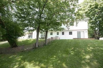 1140 S Bluemound Dr, Unit 1140 in Appleton, WI - Building Photo - Building Photo