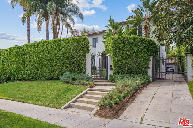 409 S Highland Ave in Los Angeles, CA - Building Photo - Building Photo