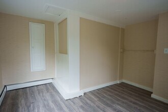 341 W Mitchell St-Unit -W Mitchell 2 in Manchester, NH - Building Photo - Building Photo