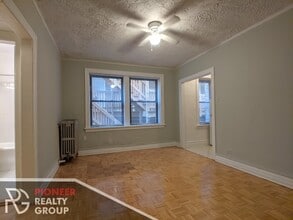 711 W Belmont Ave, Unit 310 in Chicago, IL - Foto de edificio - Building Photo