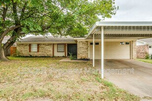 512 Stallion Ln in Saginaw, TX - Building Photo