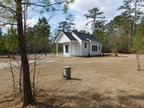 240 Alexander Wy S in Grantsboro, NC - Building Photo - Building Photo