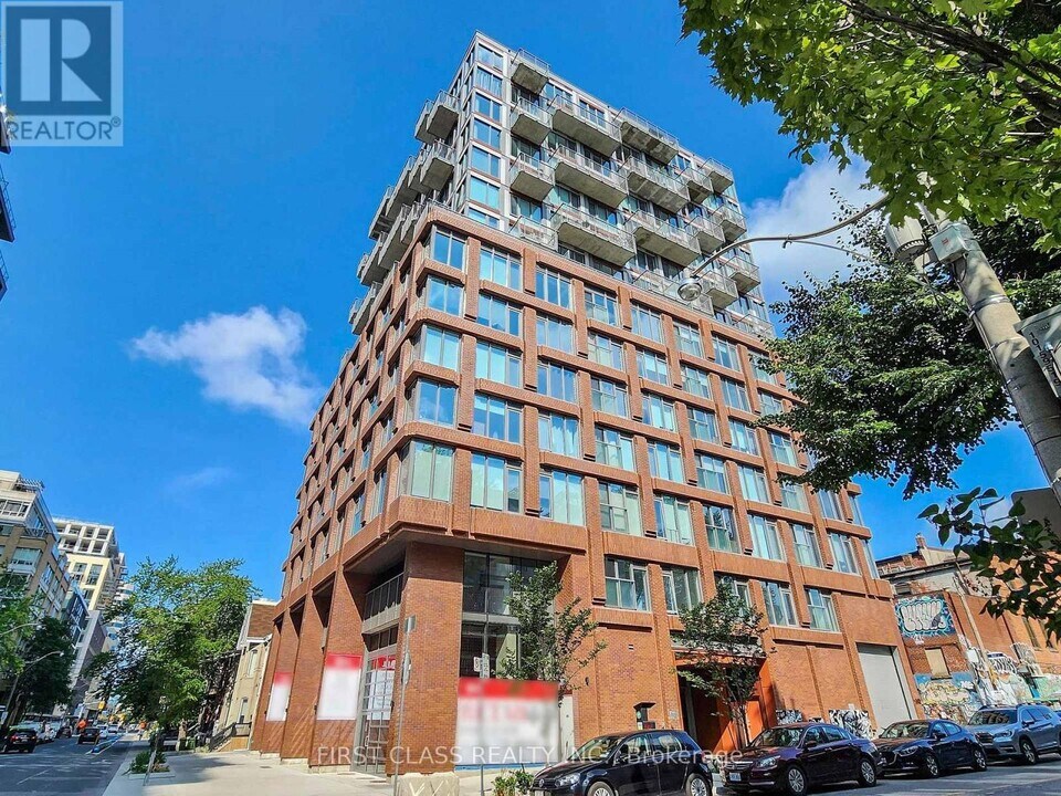 2-402 Augusta Ave in Toronto, ON - Building Photo