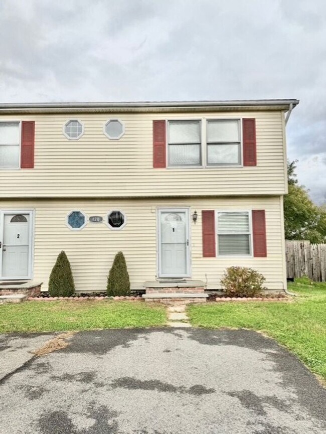 120 Hinsdale St in Kingston, NY - Building Photo - Building Photo