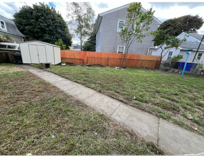 185 Brownell St in Fall River, MA - Foto de edificio - Building Photo