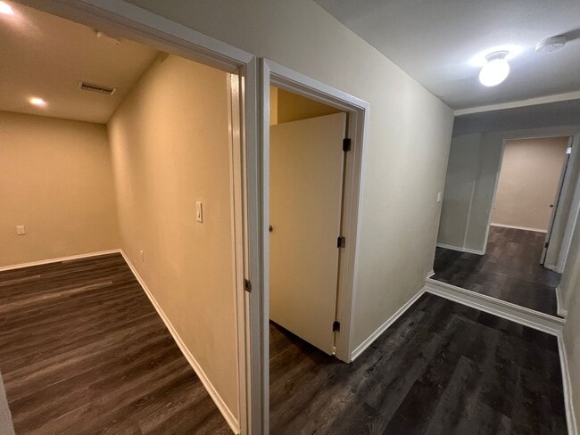 8206 Wheatland Ave in Los Angeles, CA - Foto de edificio - Building Photo