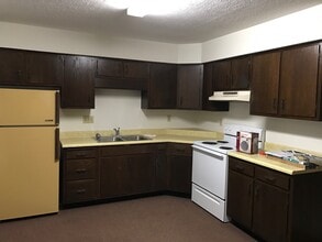 951 E. Wabash St in Frankfort, IN - Foto de edificio - Building Photo