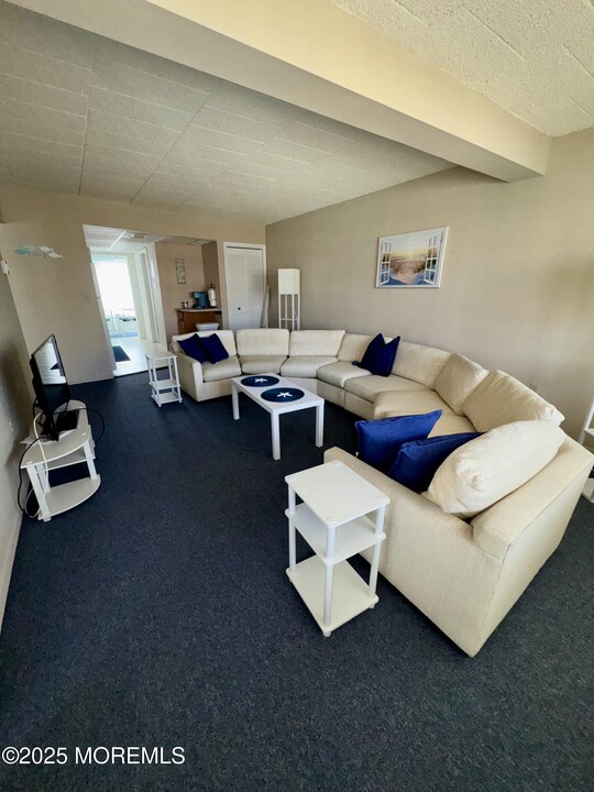 438 NJ-35 in Mantoloking, NJ - Building Photo