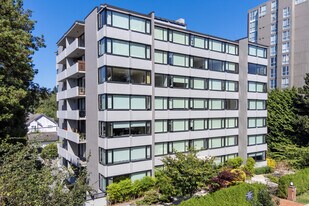 Hampton House in Vancouver, BC - Building Photo