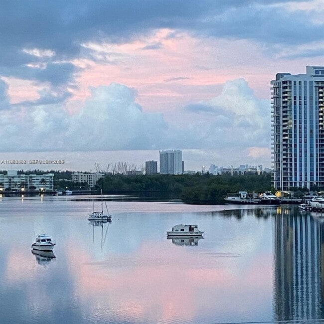 2903 Point E Dr in Aventura, FL - Building Photo - Building Photo